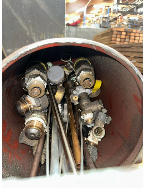 FULL TRAILER LOADED WITH LPG TANKS - סמיטריילר עם וילונות צד: תמונה 3 FULL TRAILER LOADED WITH LPG TANKS - סמיטריילר עם וילונות צד: תמונה 3