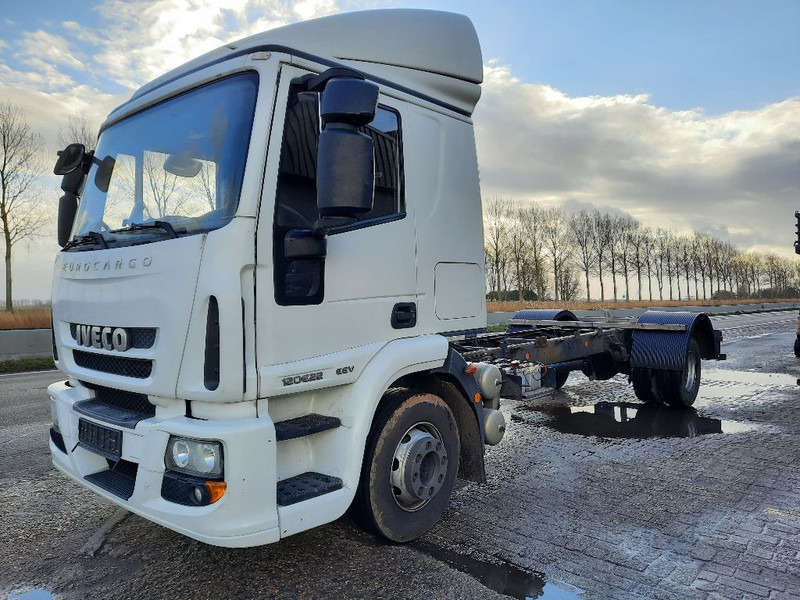 Iveco 120E22 - משאית עם שלדת תא: תמונה 1 Iveco 120E22 - משאית עם שלדת תא: תמונה 1