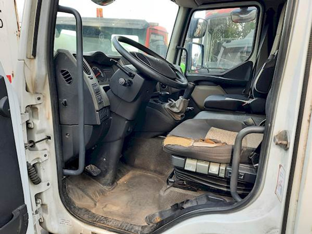 Renault MIDLUM 220 - משאית עם שלדת תא: תמונה 3 Renault MIDLUM 220 - משאית עם שלדת תא: תמונה 3
