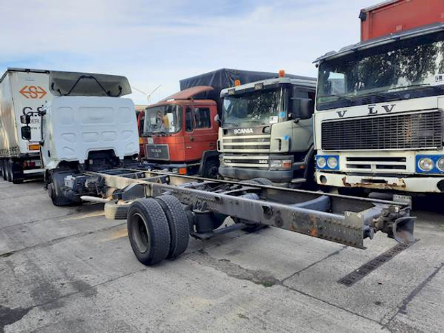 Renault MIDLUM 220 - משאית עם שלדת תא: תמונה 2 Renault MIDLUM 220 - משאית עם שלדת תא: תמונה 2