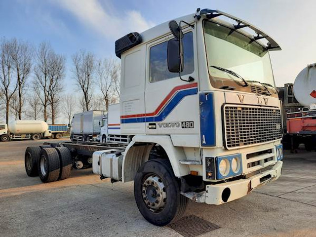 Volvo F 12 6*4 STEEL SUSPENSION - משאית עם שלדת תא: תמונה 4 Volvo F 12 6*4 STEEL SUSPENSION - משאית עם שלדת תא: תמונה 4