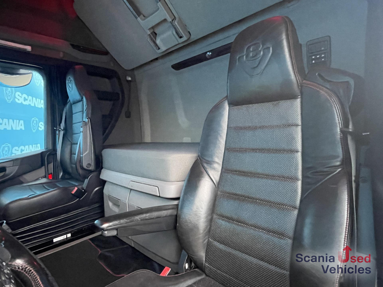 SCANIA R 650 B6x4NB RETARDER V8 WOOD KESLA 2112T CRANE - משאית עץ, משאית מנוף: תמונה 4 SCANIA R 650 B6x4NB RETARDER V8 WOOD KESLA 2112T CRANE - משאית עץ, משאית מנוף: תמונה 4