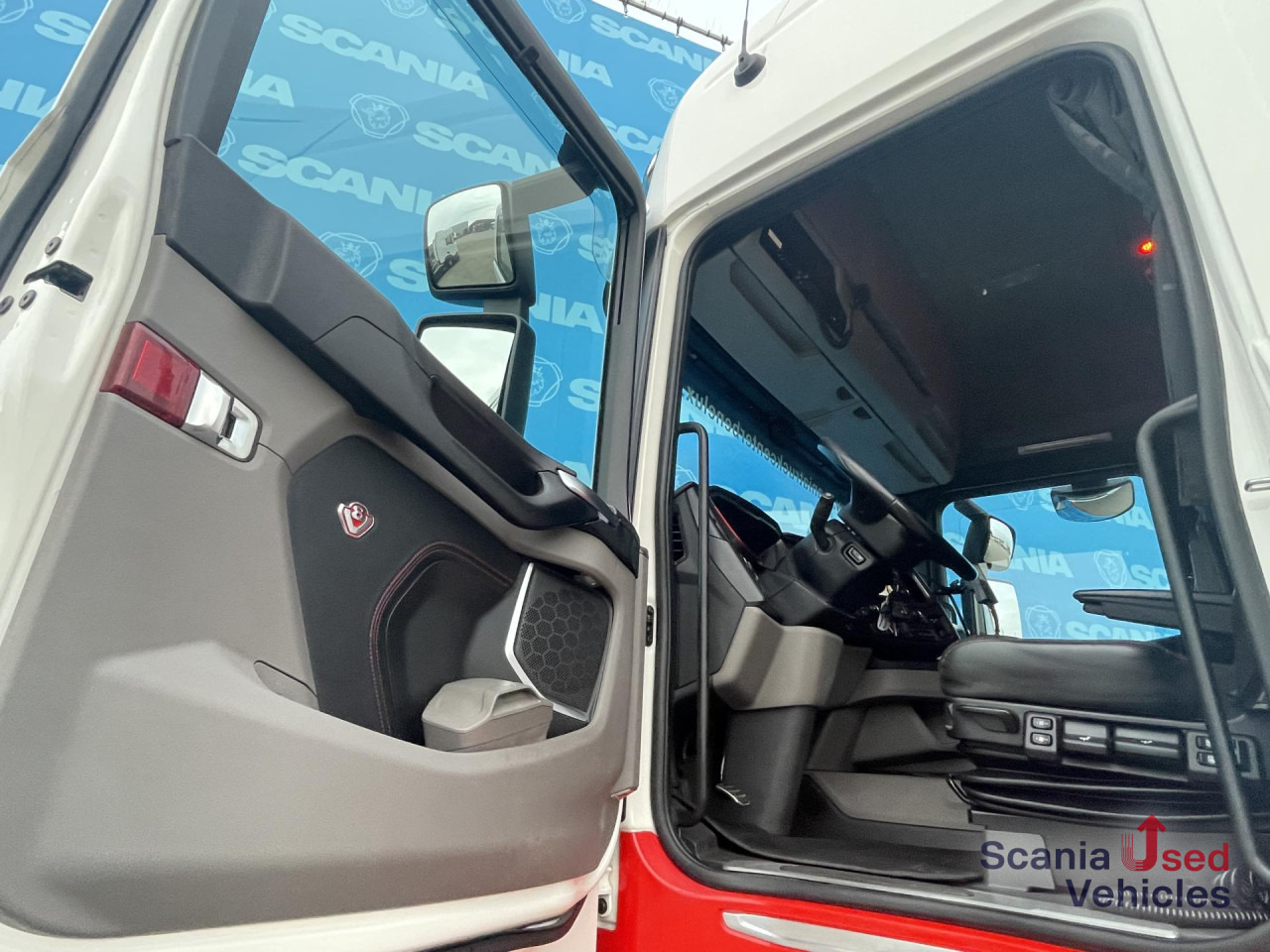 SCANIA R 650 B6x4NB RETARDER V8 WOOD KESLA 2112T CRANE - משאית עץ, משאית מנוף: תמונה 3 SCANIA R 650 B6x4NB RETARDER V8 WOOD KESLA 2112T CRANE - משאית עץ, משאית מנוף: תמונה 3