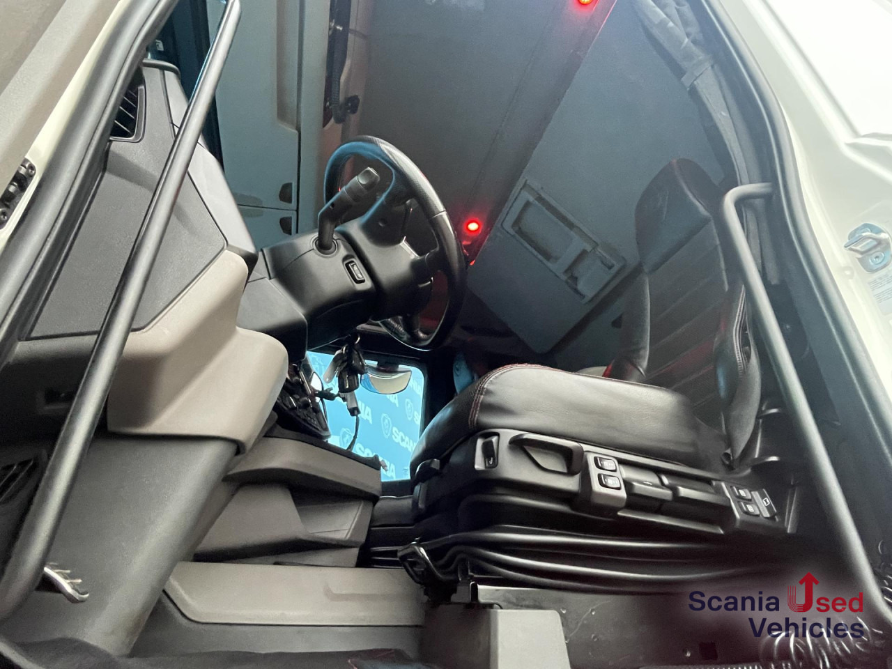 SCANIA R 650 B6x4NB RETARDER V8 WOOD KESLA 2112T CRANE - משאית עץ, משאית מנוף: תמונה 5 SCANIA R 650 B6x4NB RETARDER V8 WOOD KESLA 2112T CRANE - משאית עץ, משאית מנוף: תמונה 5