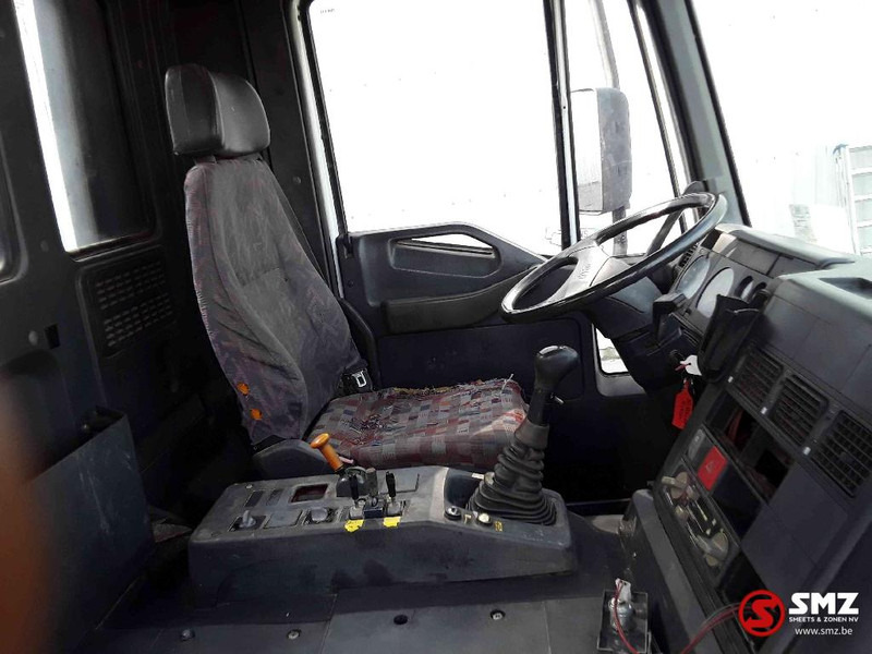 Interior photo 1: משאית הרמת וו Iveco Eurotrakker 190 E 30 manual pump
