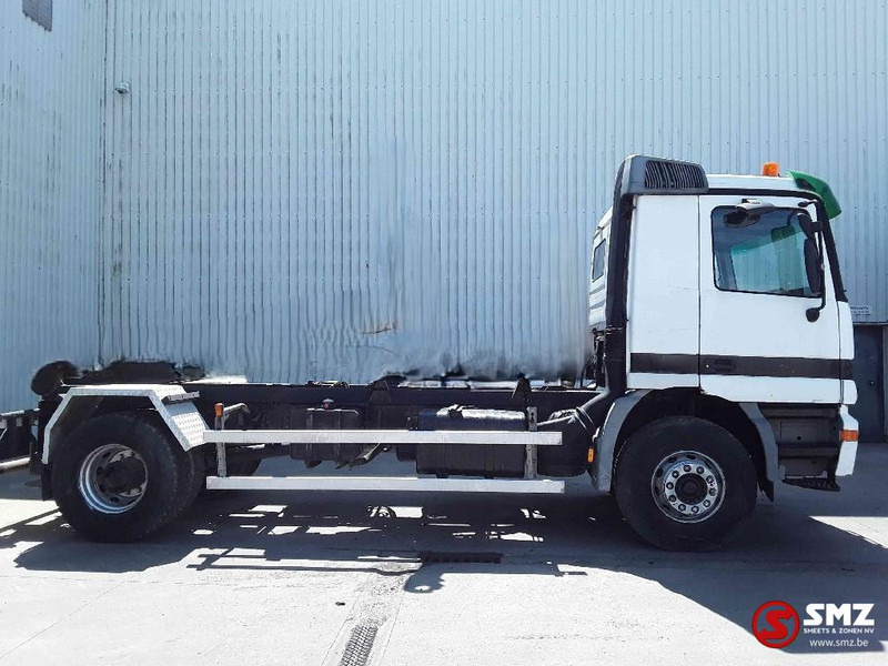 Mercedes-Benz Actros 1831 manual lames airco belgium truck - משאית עם שלדת תא: תמונה 4 Mercedes-Benz Actros 1831 manual lames airco belgium truck - משאית עם שלדת תא: תמונה 4