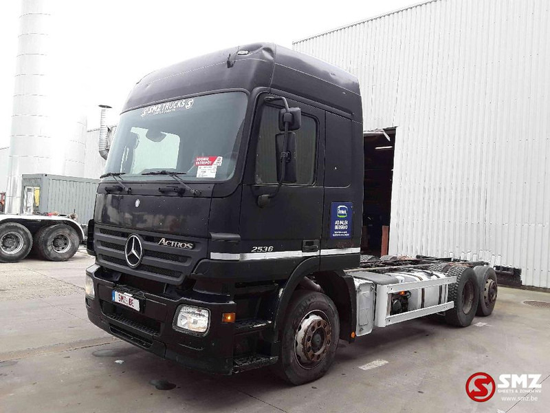 Mercedes-Benz Actros 2536 - משאית עם שלדת תא: תמונה 3 Mercedes-Benz Actros 2536 - משאית עם שלדת תא: תמונה 3