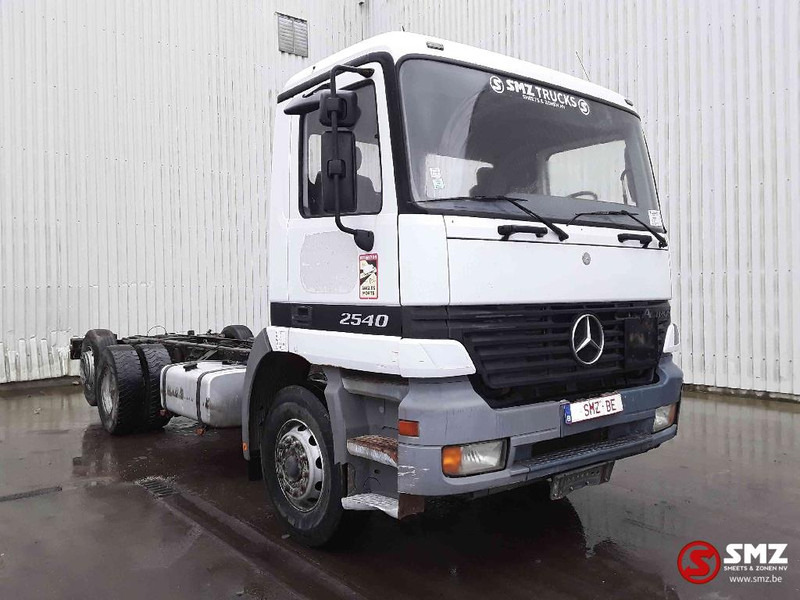 Mercedes-Benz Actros 2540 6x2 francais - משאית עם שלדת תא: תמונה 1 Mercedes-Benz Actros 2540 6x2 francais - משאית עם שלדת תא: תמונה 1