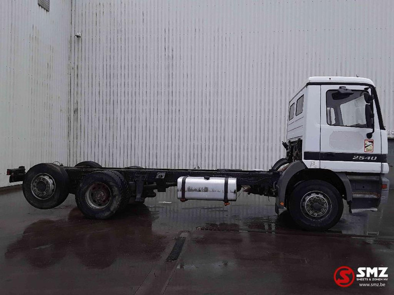 Mercedes-Benz Actros 2540 6x2 francais - משאית עם שלדת תא: תמונה 4 Mercedes-Benz Actros 2540 6x2 francais - משאית עם שלדת תא: תמונה 4