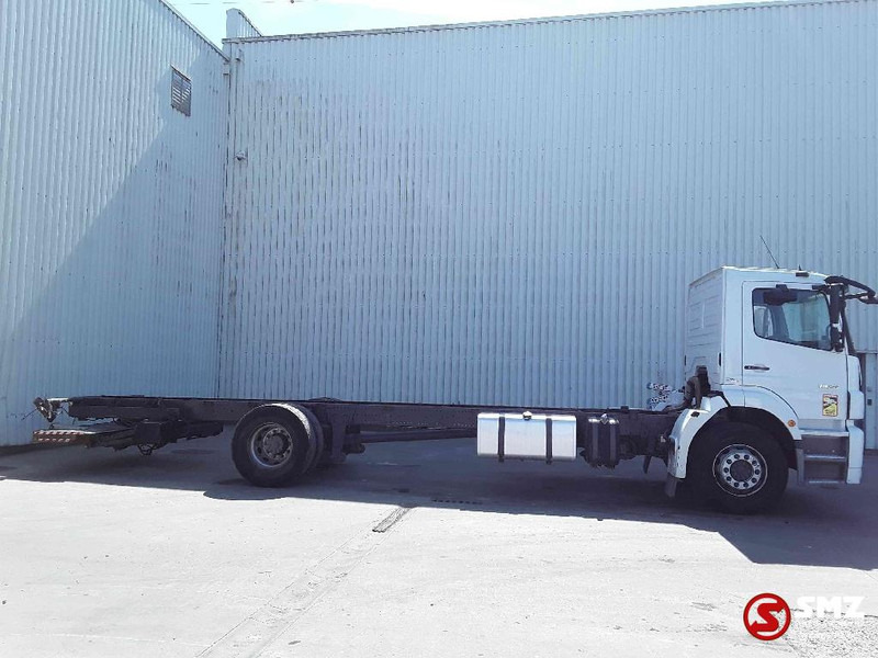 Mercedes-Benz Axor 1829 manual - משאית עם שלדת תא: תמונה 4 Mercedes-Benz Axor 1829 manual - משאית עם שלדת תא: תמונה 4