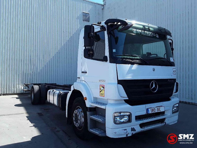 Mercedes-Benz Axor 1829 manual - משאית עם שלדת תא: תמונה 1 Mercedes-Benz Axor 1829 manual - משאית עם שלדת תא: תמונה 1