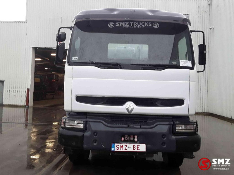 Renault Kerax 300 manual pump - משאית מערבלת בטון: תמונה 2 Renault Kerax 300 manual pump - משאית מערבלת בטון: תמונה 2