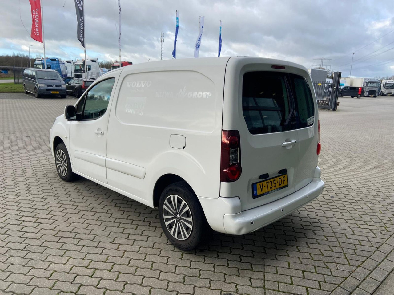 Peugeot Partner Parkeersensoren + Navigatie Kasten - כלי רכב מסחרי קטן: תמונה 4 Peugeot Partner Parkeersensoren + Navigatie Kasten - כלי רכב מסחרי קטן: תמונה 4