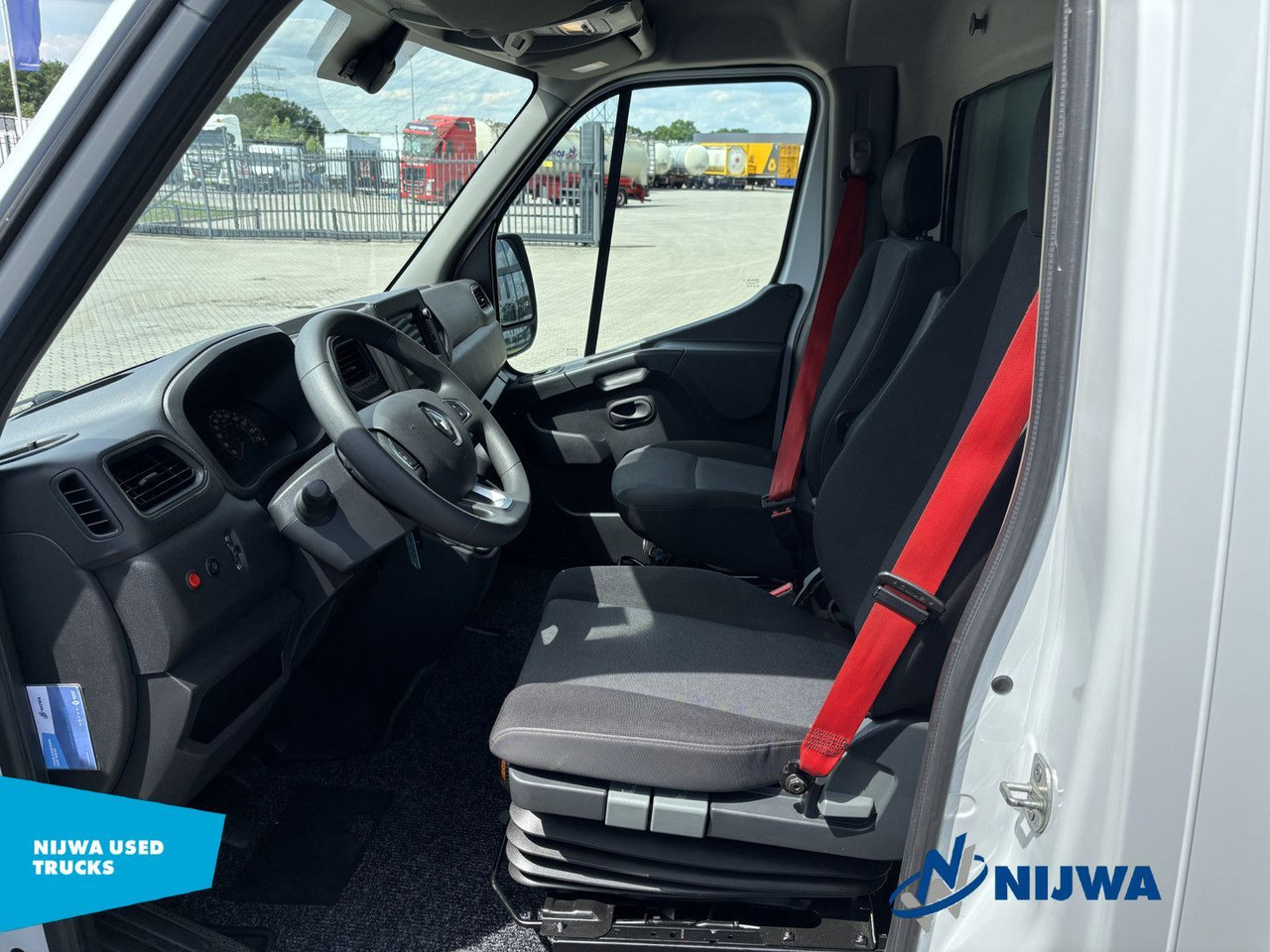 משאית עם שלדת תא Renault Master T35 165 Meubelbak + Navigatie: תמונה 12