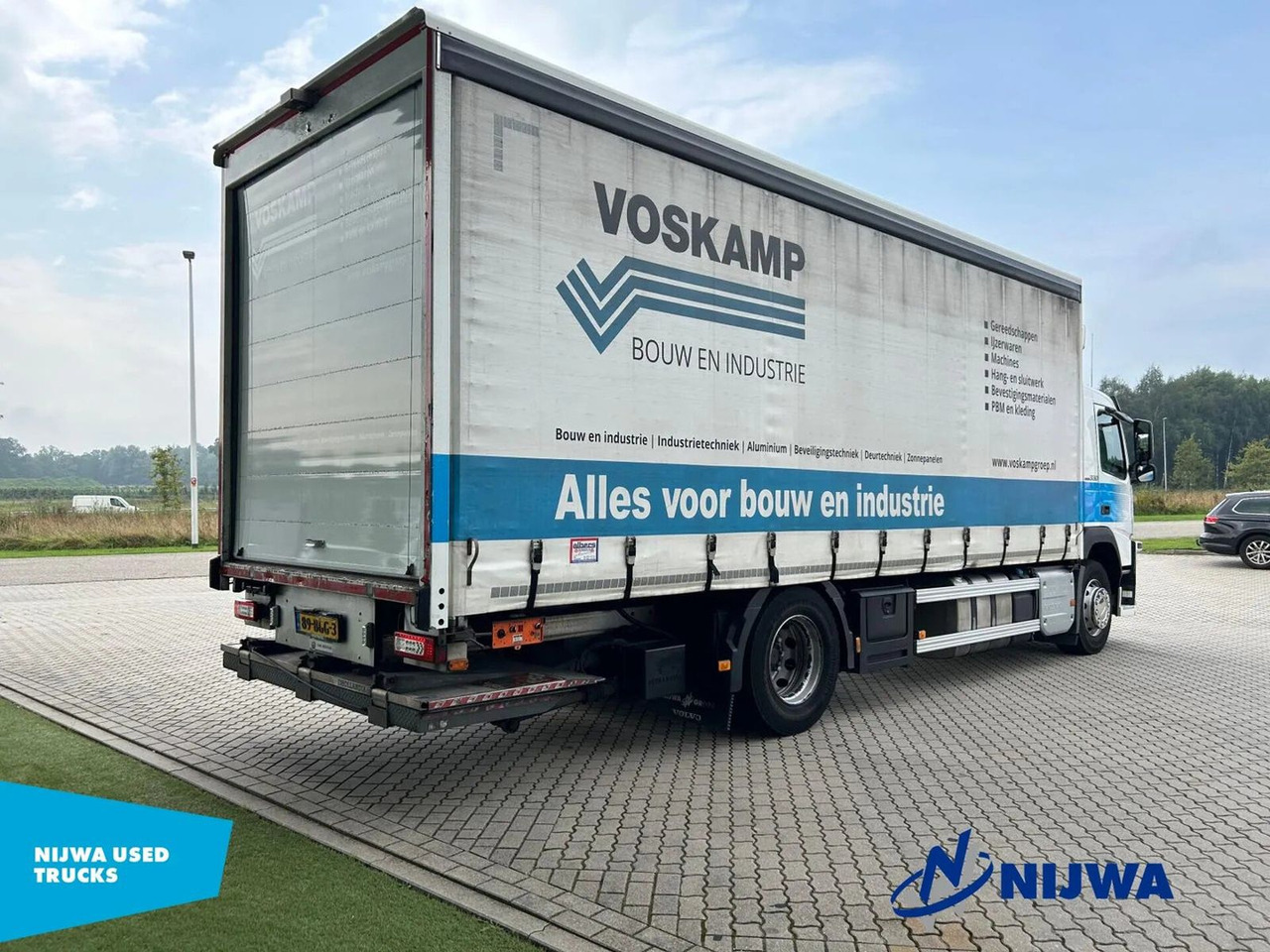Volvo FM 330 Schuifzeil + Laadklep - משאית וילונות צד: תמונה 3 Volvo FM 330 Schuifzeil + Laadklep - משאית וילונות צד: תמונה 3
