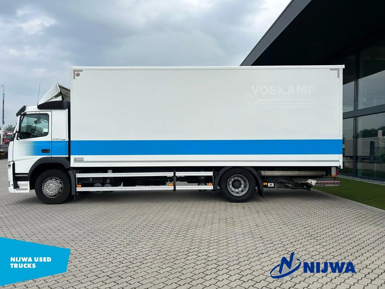 Volvo FM 330 Schuifzeil + Laadklep - משאית וילונות צד: תמונה 5 Volvo FM 330 Schuifzeil + Laadklep - משאית וילונות צד: תמונה 5