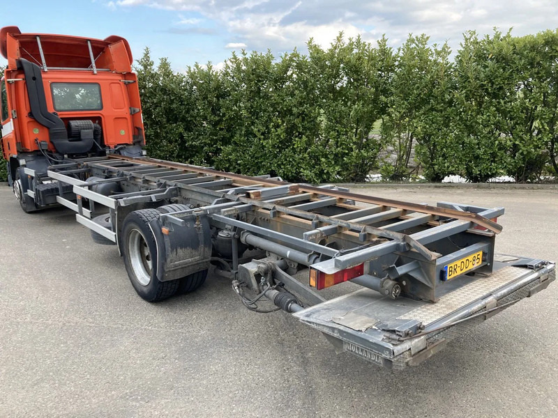 DAF CF65.180 Euro3 Manual / Laadklep - משאית עם שלדת תא: תמונה 4 DAF CF65.180 Euro3 Manual / Laadklep - משאית עם שלדת תא: תמונה 4