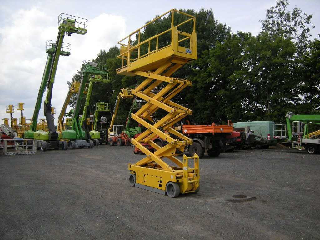 Genie GS 2632, Scherenarbeitsbühne Genie 10 m - פלטפורמה אווירית מותקנת על משאית: תמונה 4 Genie GS 2632, Scherenarbeitsbühne Genie 10 m - פלטפורמה אווירית מותקנת על משאית: תמונה 4