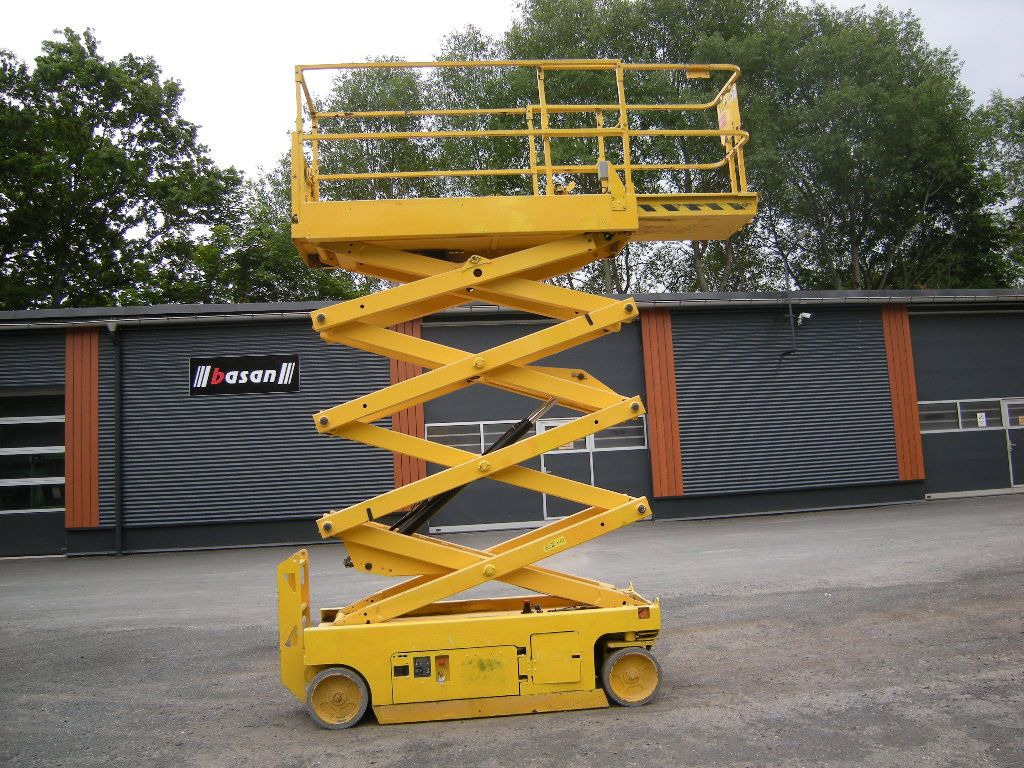 Genie GS-2632, Scherenarbeitsbühne Genie 10 m - פלטפורמה אווירית מותקנת על משאית: תמונה 1 Genie GS-2632, Scherenarbeitsbühne Genie 10 m - פלטפורמה אווירית מותקנת על משאית: תמונה 1