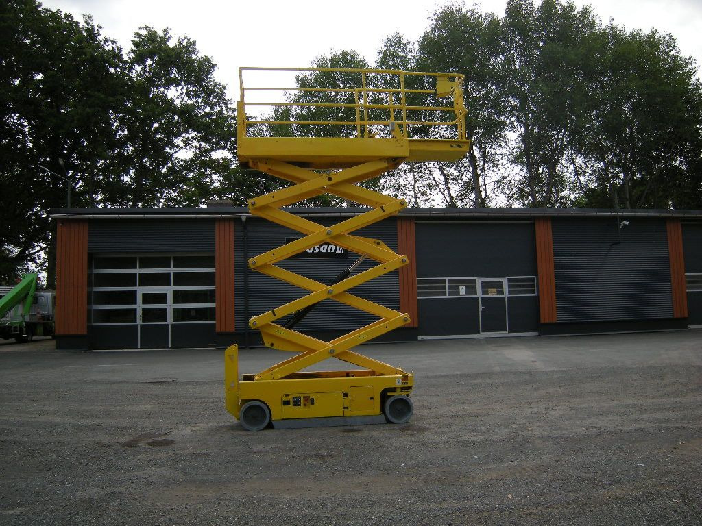 Genie GS 2632, Scherenarbeitsbühne Genie 10 m - פלטפורמה אווירית מותקנת על משאית: תמונה 1 Genie GS 2632, Scherenarbeitsbühne Genie 10 m - פלטפורמה אווירית מותקנת על משאית: תמונה 1
