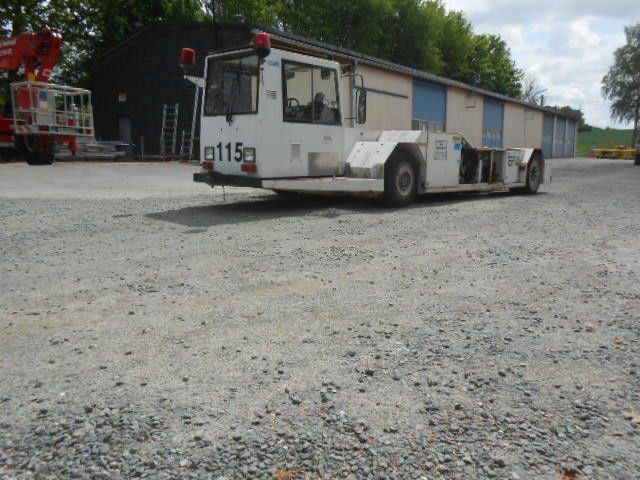 MAN AM110 Flugzeugschlepper MAN AM110 Flugzeugschlepper - טרקטור דחיפה לאחור: תמונה 1 MAN AM110 Flugzeugschlepper MAN AM110 Flugzeugschlepper - טרקטור דחיפה לאחור: תמונה 1