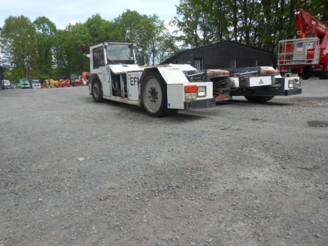 MAN AM110 Flugzeugschlepper MAN AM110 Flugzeugschlepper - טרקטור דחיפה לאחור: תמונה 4 MAN AM110 Flugzeugschlepper MAN AM110 Flugzeugschlepper - טרקטור דחיפה לאחור: תמונה 4