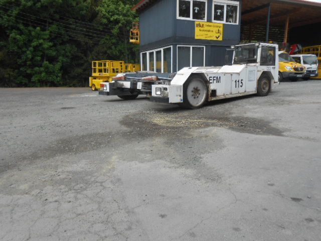 MAN AM110 Flugzeugschlepper - טרקטור דחיפה לאחור: תמונה 2 MAN AM110 Flugzeugschlepper - טרקטור דחיפה לאחור: תמונה 2