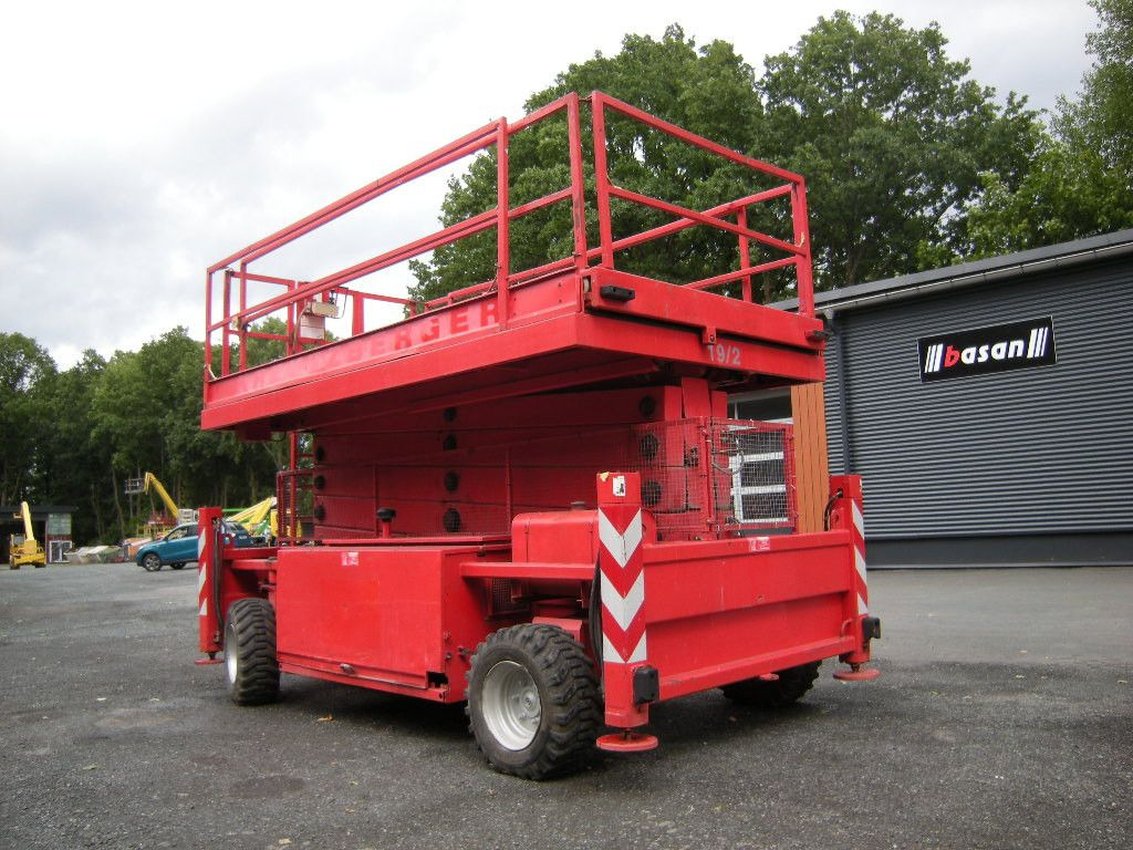 פלטפורמה אווירית מותקנת על משאית Scherenarbeitsbühne Liftlux SL172-24D4WD,S AH 19: תמונה 25