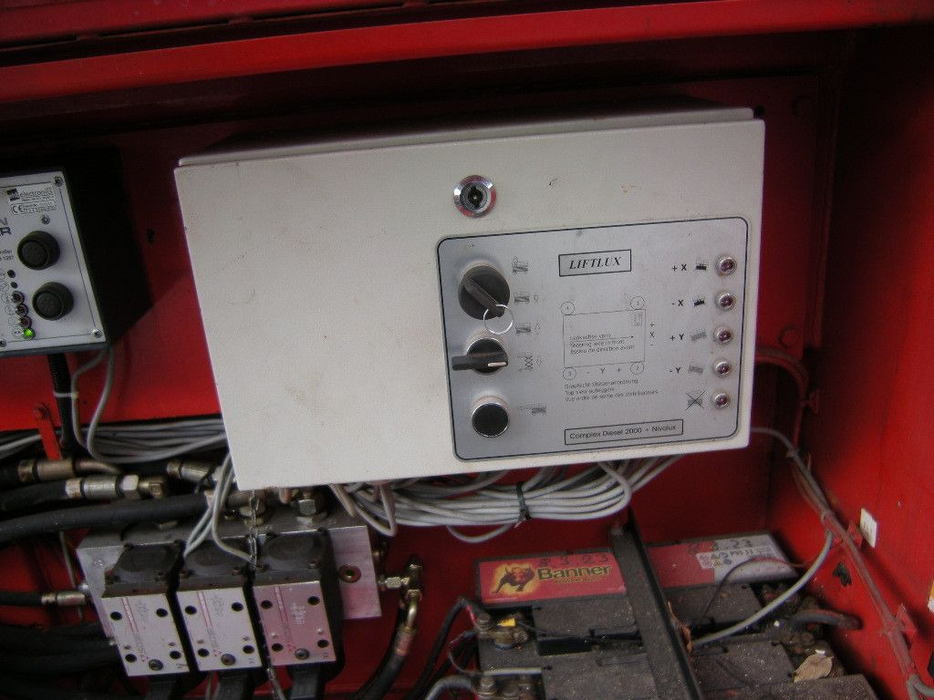 פלטפורמה אווירית מותקנת על משאית Scherenarbeitsbühne Liftlux SL172-24D4WD,S AH 19: תמונה 12