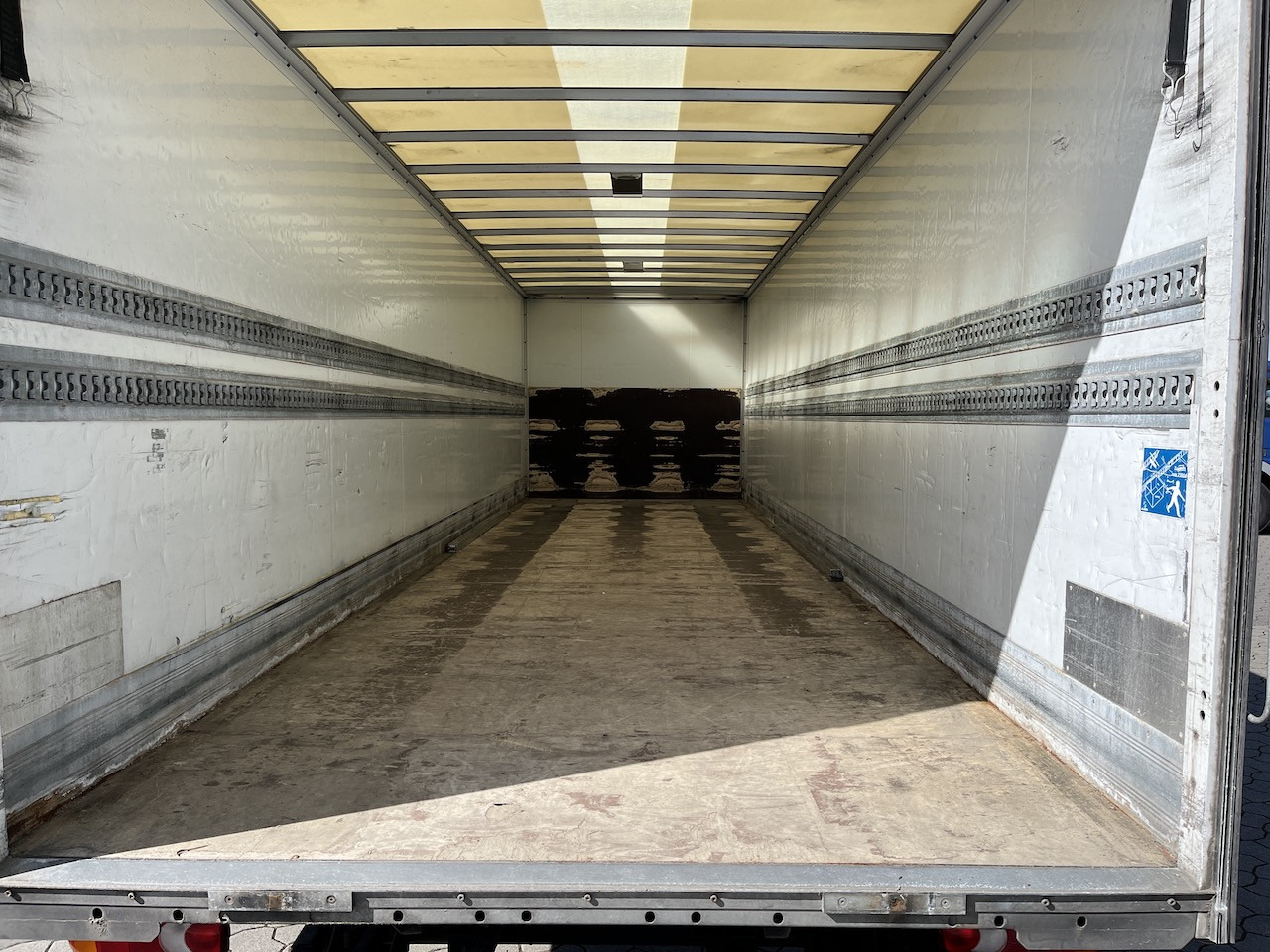 Iveco 120E25 Eurocargo 4x2 Koffer | Ladebordwand - משאית תיבה: תמונה 3 Iveco 120E25 Eurocargo 4x2 Koffer | Ladebordwand - משאית תיבה: תמונה 3