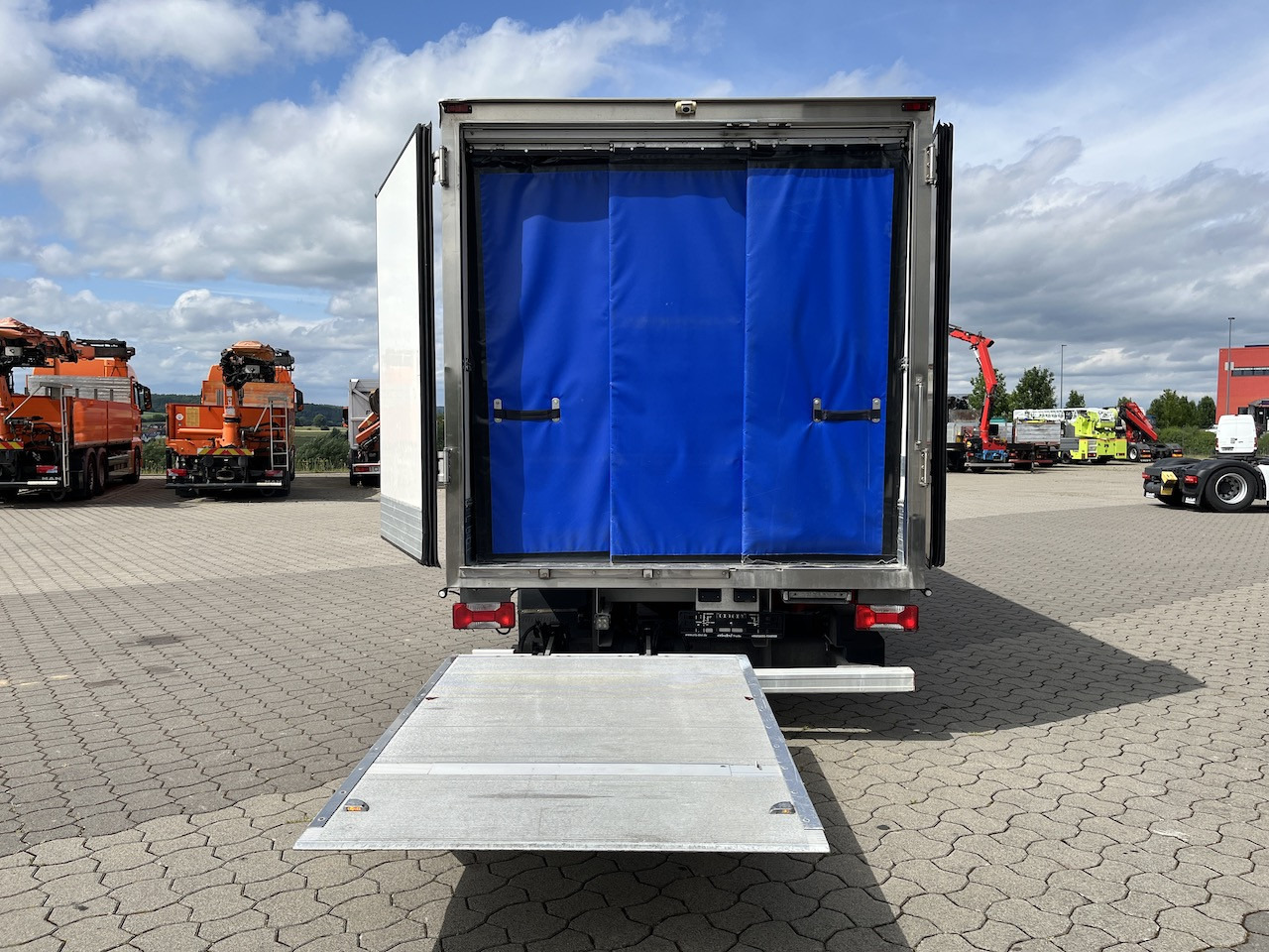 Iveco 70C18 Daily Kühlkoffer mit Ladebordwand Konvekta - כלי רכב מסחרי: תמונה 3 Iveco 70C18 Daily Kühlkoffer mit Ladebordwand Konvekta - כלי רכב מסחרי: תמונה 3