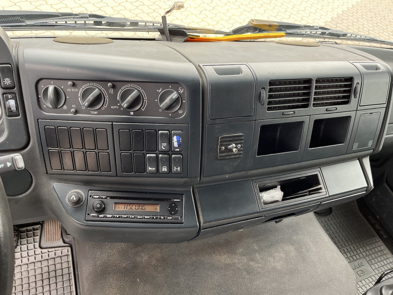 MAN TGL 8.220 4x2 Pritsche AHK - כלי רכב מסחרי במיטה שטוחה: תמונה 2 MAN TGL 8.220 4x2 Pritsche AHK - כלי רכב מסחרי במיטה שטוחה: תמונה 2