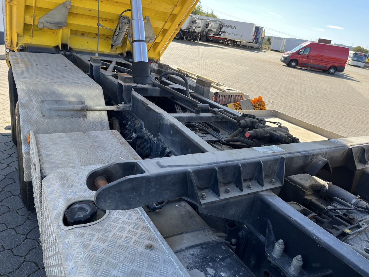 MAN TGS 28.480 6x4 4x4 Dreiseitenkipper Allrad Liftachse - מזהיר: תמונה 3 MAN TGS 28.480 6x4 4x4 Dreiseitenkipper Allrad Liftachse - מזהיר: תמונה 3