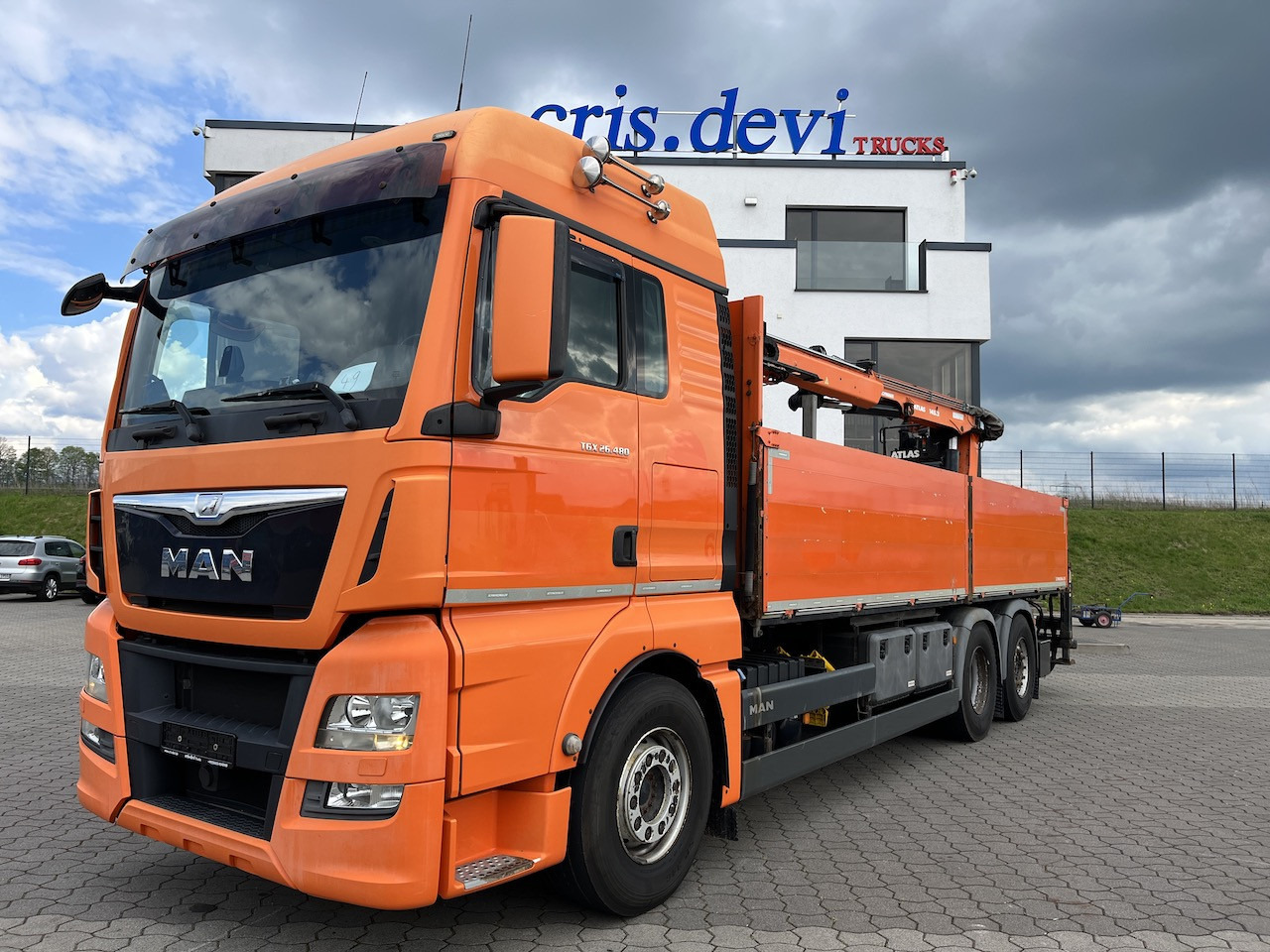 MAN TGX 26.480 6x2 Atlas 145.2 Kran Baustoff AHK - משאית צד נופל/ שטוחה, משאית מנוף: תמונה 1 MAN TGX 26.480 6x2 Atlas 145.2 Kran Baustoff AHK - משאית צד נופל/ שטוחה, משאית מנוף: תמונה 1