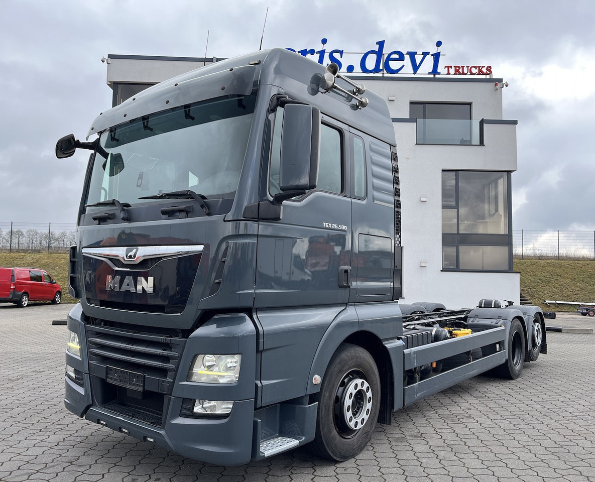 MAN TGX 26.500 6x2 Fahrgestell Lenk-Liftachse AHK - משאית: תמונה 1 MAN TGX 26.500 6x2 Fahrgestell Lenk-Liftachse AHK - משאית: תמונה 1