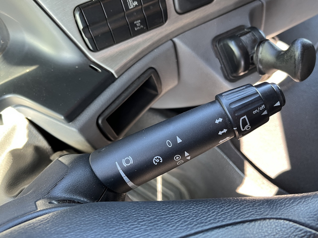 Mercedes-Benz 2541 6x2 Atlas 135.2E Pritsche 8,20 m - משאית וילונות צד, משאית מנוף: תמונה 4 Mercedes-Benz 2541 6x2 Atlas 135.2E Pritsche 8,20 m - משאית וילונות צד, משאית מנוף: תמונה 4