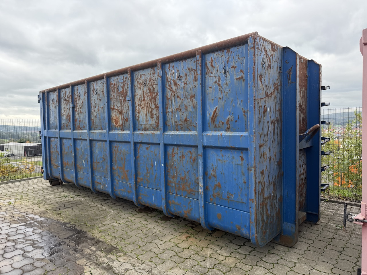 Mercedes-Benz Abrollcontainer Abrollmulde 37 cbm - משאית: תמונה 1 Mercedes-Benz Abrollcontainer Abrollmulde 37 cbm - משאית: תמונה 1