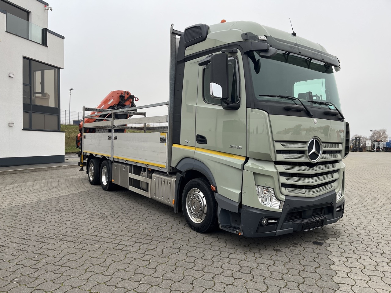 Mercedes-Benz Actros 2545 6x2 EFFER Atlas 265-A6 Lenk- Liftachse - משאית צד נופל/ שטוחה, משאית מנוף: תמונה 2 Mercedes-Benz Actros 2545 6x2 EFFER Atlas 265-A6 Lenk- Liftachse - משאית צד נופל/ שטוחה, משאית מנוף: תמונה 2