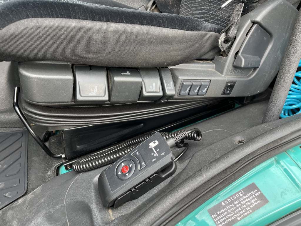 Mercedes-Benz Atego 823 4x2 Pritsche AHK Hebezug Seilzug - כלי רכב מסחרי במיטה שטוחה: תמונה 4 Mercedes-Benz Atego 823 4x2 Pritsche AHK Hebezug Seilzug - כלי רכב מסחרי במיטה שטוחה: תמונה 4