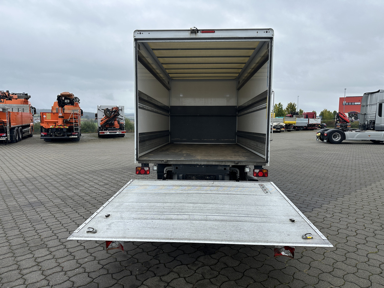 Mercedes-Benz Sprinter 319 CDI Koffer   LBW   RFK   SH Tempomat - כלי רכב מסחרי עם תיבה: תמונה 4 Mercedes-Benz Sprinter 319 CDI Koffer   LBW   RFK   SH Tempomat - כלי רכב מסחרי עם תיבה: תמונה 4