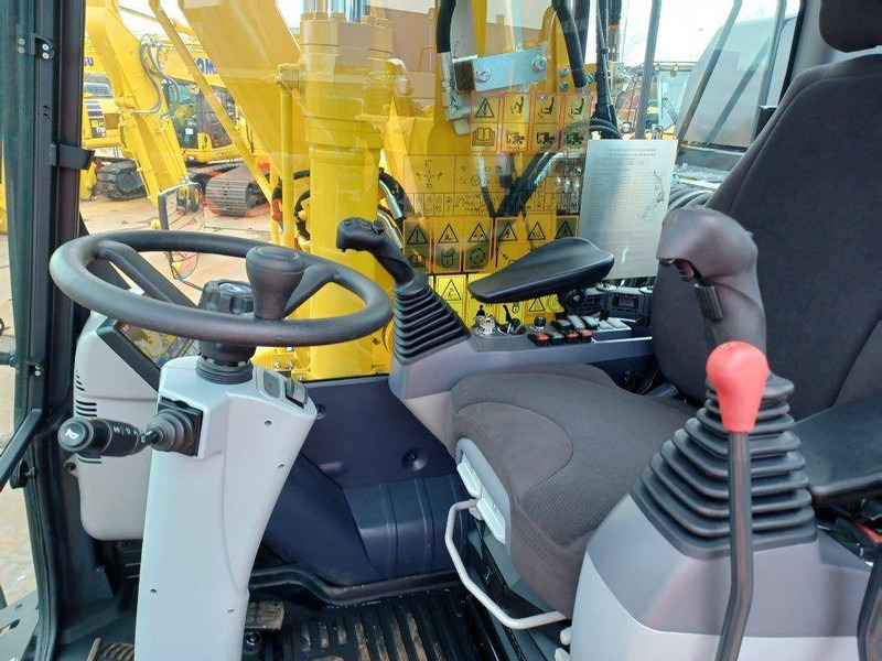 Komatsu PW180-11E0 - מחפר גלגלים: תמונה 4 Komatsu PW180-11E0 - מחפר גלגלים: תמונה 4
