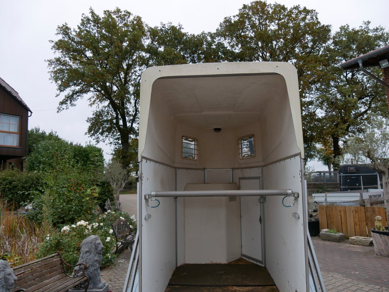 Blomert 1,5 Pferde Holz Poly - קרון נגרר להובלת בעלי חיים: תמונה 4 Blomert 1,5 Pferde Holz Poly - קרון נגרר להובלת בעלי חיים: תמונה 4