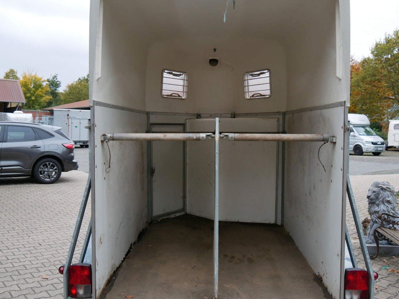 Böckmann Duo Esprit mit Sattelkammer - קרון נגרר להובלת בעלי חיים: תמונה 4 Böckmann Duo Esprit mit Sattelkammer - קרון נגרר להובלת בעלי חיים: תמונה 4