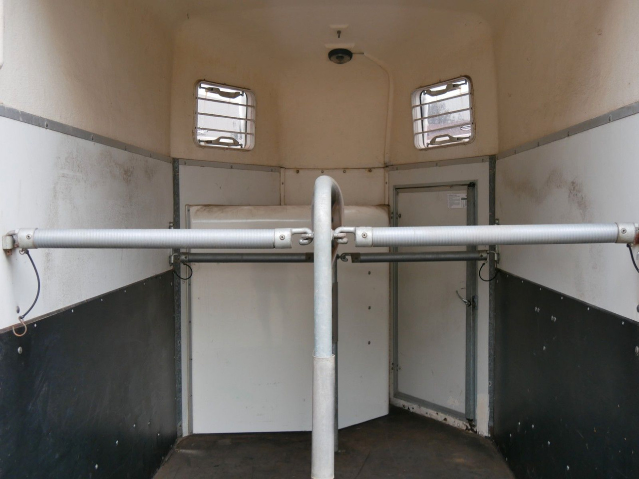 Böckmann Duo mit Sattelkammer - קרון נגרר להובלת בעלי חיים: תמונה 4 Böckmann Duo mit Sattelkammer - קרון נגרר להובלת בעלי חיים: תמונה 4