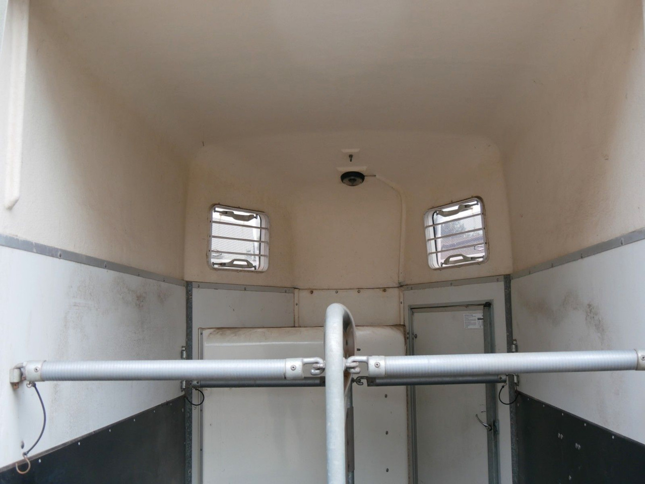 Böckmann Duo mit Sattelkammer - קרון נגרר להובלת בעלי חיים: תמונה 5 Böckmann Duo mit Sattelkammer - קרון נגרר להובלת בעלי חיים: תמונה 5