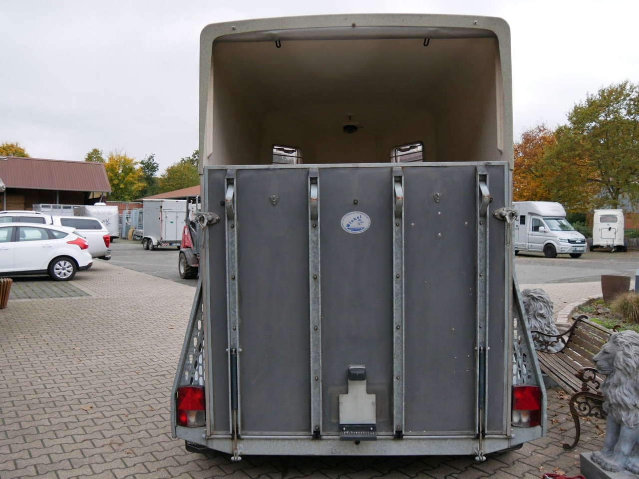 Böckmann Duo mit Sattelkammer - קרון נגרר להובלת בעלי חיים: תמונה 3 Böckmann Duo mit Sattelkammer - קרון נגרר להובלת בעלי חיים: תמונה 3