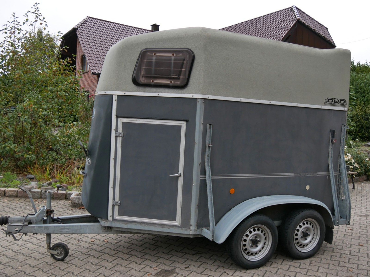 Böckmann Duo mit Sattelkammer - קרון נגרר להובלת בעלי חיים: תמונה 1 Böckmann Duo mit Sattelkammer - קרון נגרר להובלת בעלי חיים: תמונה 1