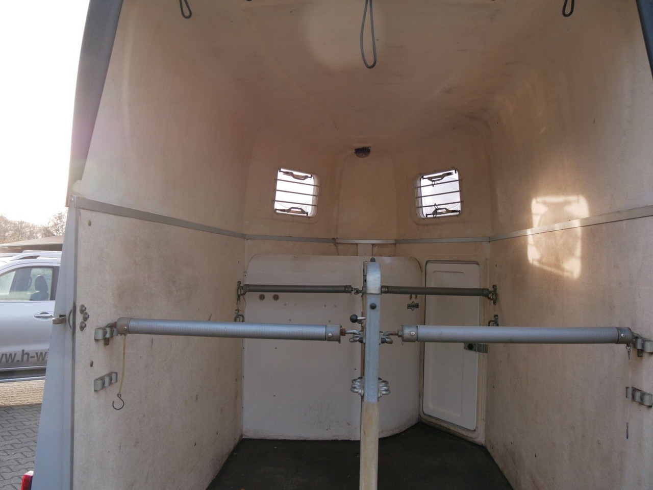 Humbaur Atis 2 Pferde Sattelkammer - קרון נגרר להובלת בעלי חיים: תמונה 4 Humbaur Atis 2 Pferde Sattelkammer - קרון נגרר להובלת בעלי חיים: תמונה 4