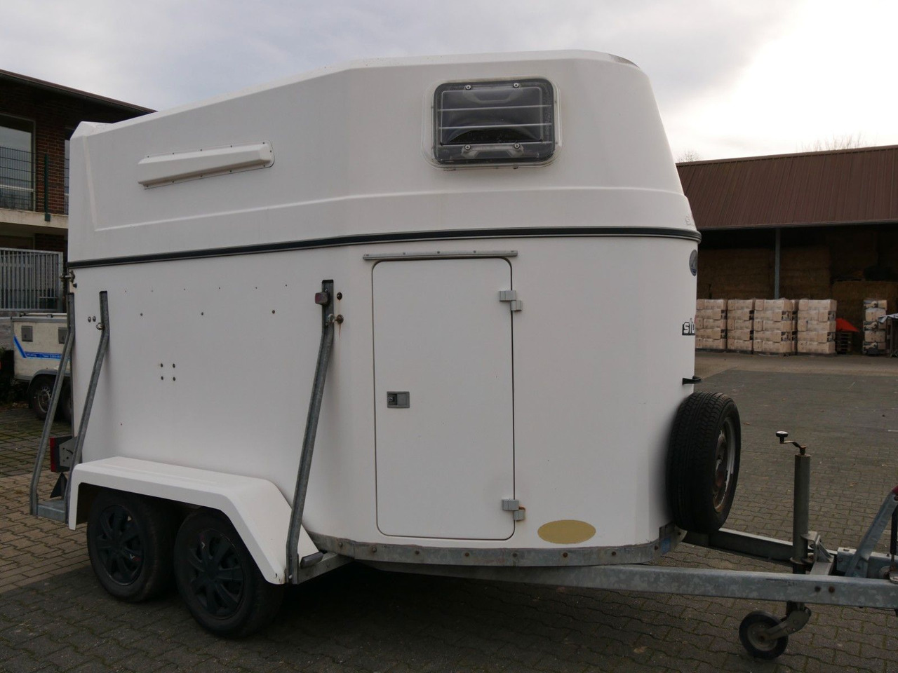 Sluis Vollpoly 2 Pferde mit Sattelkammer - קרון נגרר להובלת בעלי חיים: תמונה 1 Sluis Vollpoly 2 Pferde mit Sattelkammer - קרון נגרר להובלת בעלי חיים: תמונה 1