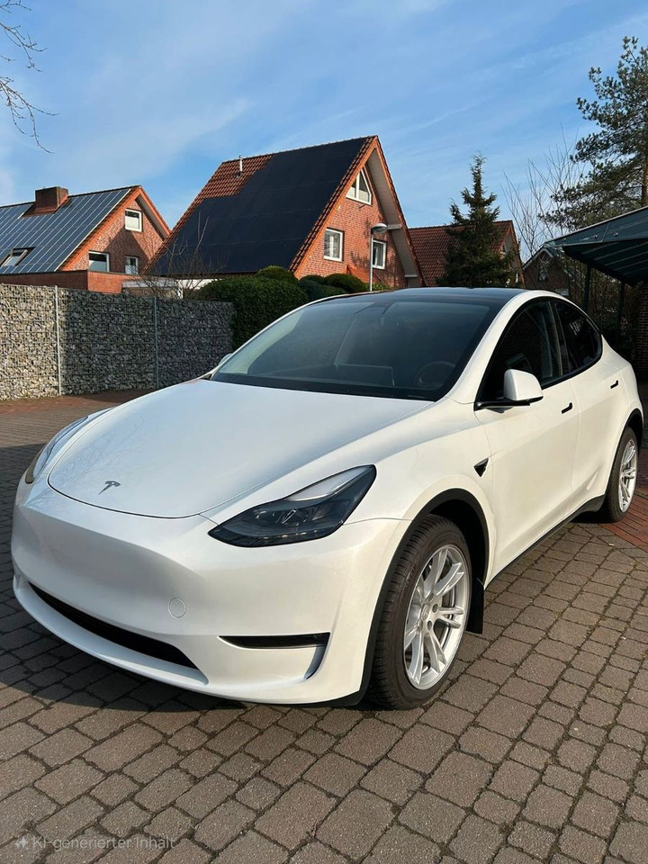 Tesla Model Y Long Range Dual AWD - סדאן: תמונה 1 Tesla Model Y Long Range Dual AWD - סדאן: תמונה 1